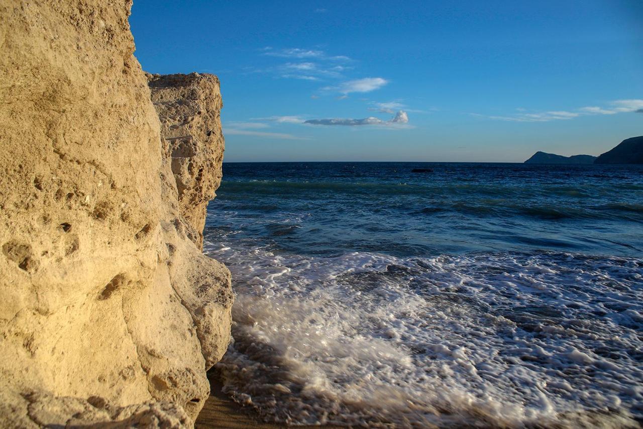 La Palmera. El Amanecer En El Parque Natural Agua Amarga  Exteriör bild