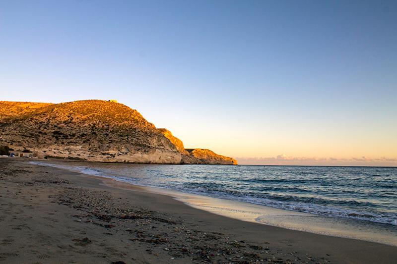 La Palmera. El Amanecer En El Parque Natural Agua Amarga  Exteriör bild