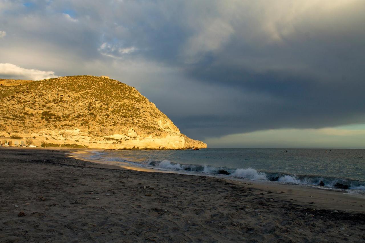 La Palmera. El Amanecer En El Parque Natural Agua Amarga  Exteriör bild